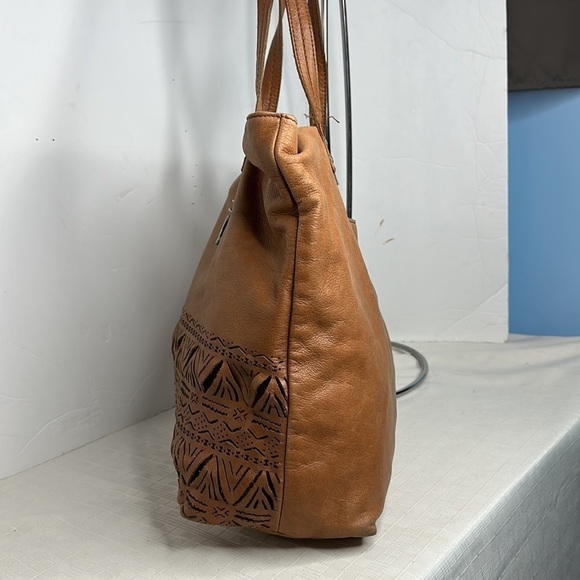 The Sak laser cut design tote - Picture 4 of 9